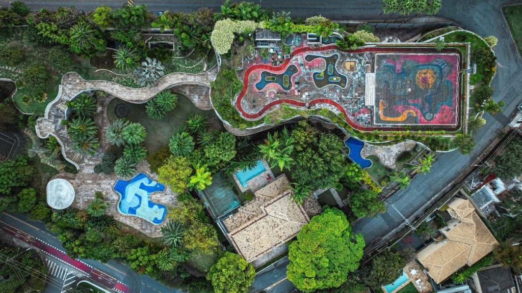 为在中国投放的品牌提供实战方法：如何定位爱沙尼亚本地Disney+相关创作者，借力内容合作改善品牌口碑与用户情感连接。