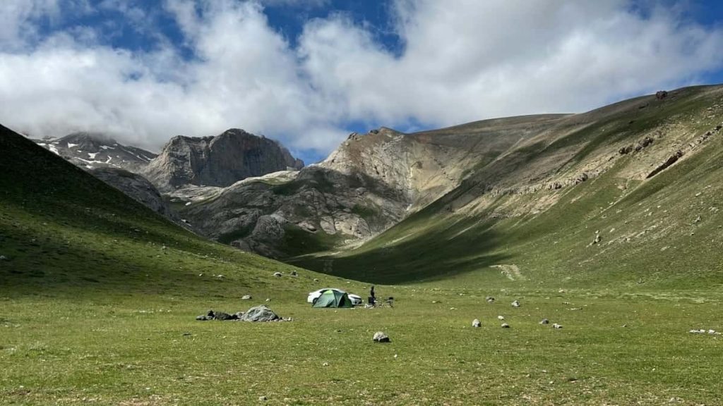 面向在中国投放的品牌，实操指南：如何定位并激活ShareChat创作者，通过创作者驱动的产品种草扩大触达与转化。