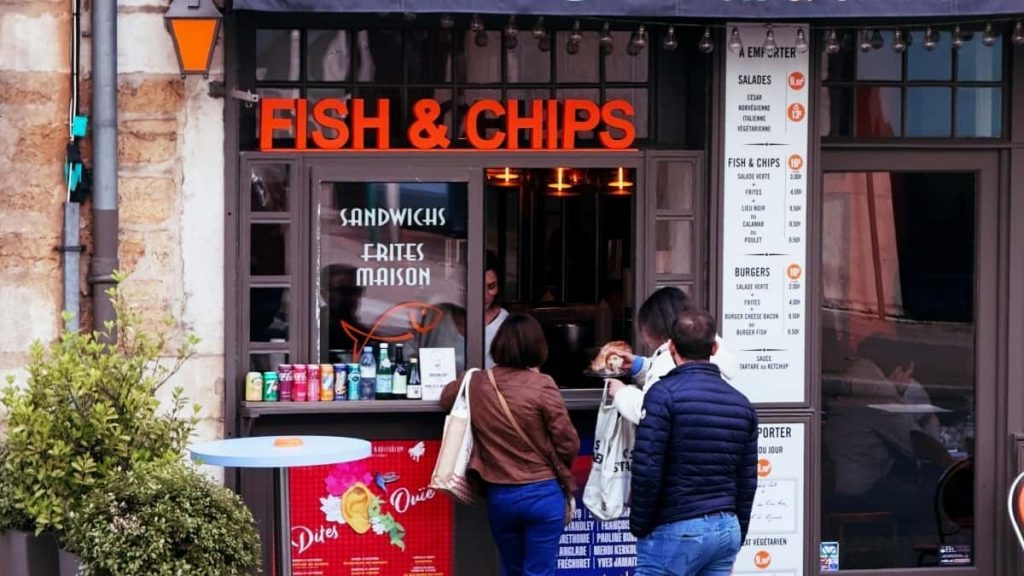 面向中国创作者的实战指南：如何在Reddit上定位、接触并促成与阿曼品牌的品牌合作，包含社区洞察、实操步骤和常见问答。