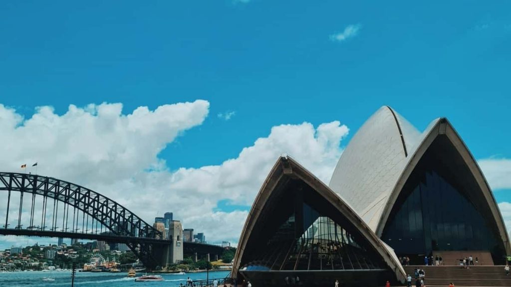 面向中国创作者，实操打法：如何在ShareChat上触达北马其顿品牌、建立信任并争取入选品牌活动。含本地化内容策略、联络渠道与实战步骤。