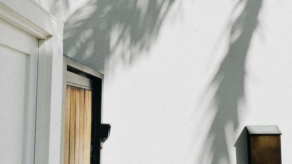 面向中国创作者：如何在Pinterest上找到卢森堡品牌、说服他们做本地化内容，并为目标市场落地执行的实战流程与注意事项。