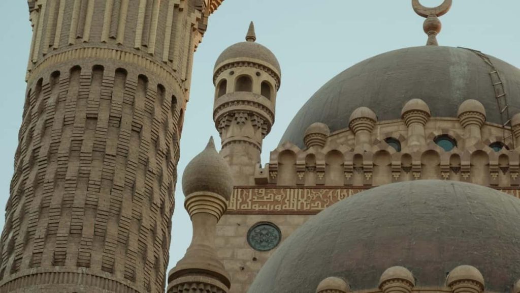 面向中国创作者，实操路线：如何接触斯洛伐克品牌并通过Hulu广告/内容合作做有影力的健身类品牌内容。