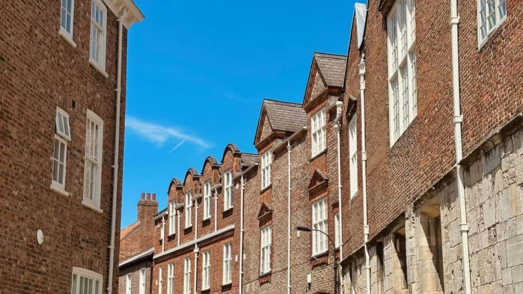 面向中国广告主的实操指南：如何在比利时的 Threads 上筛选、接洽与放大干净美妆（clean beauty）创作者，以实现品牌曝光与转化。