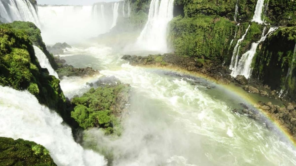 面向在中国的创作者：如何用SoundCloud触达菲律宾服装品牌、发布试穿/haul视频并建立长期合作的实用路线图与模板。