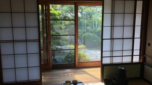 面向中国创作者：实操性步骤，如何在Lazada上找到并接触瑞典品牌，谈酒店赞助测评合作，含脚本模板、风险与合规建议。