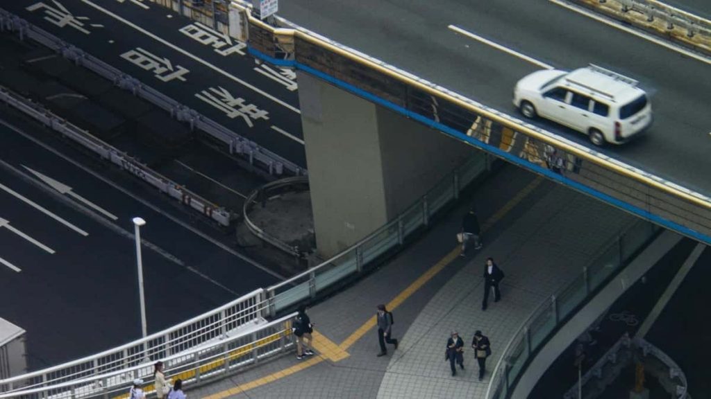 面向中国广告主，实操指南：如何在LinkedIn上识别、筛选并委托冰岛创作者做视觉产品测评，含渠道、话术、预算与合规建议。