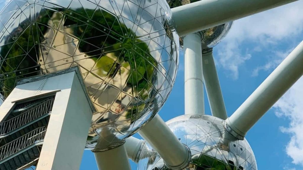 面向在中国的美妆广告主：如何找到并合作阿曼的WeChat创作者，提升洁净（clean beauty）品牌在阿曼及海湾市场的曝光与转化。