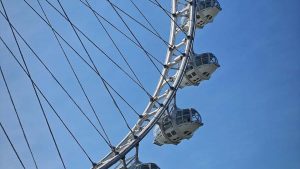 面向中国创作者：如何联络在Netflix有内容或活动的印度品牌，策划可落地的品牌旅行Vlog并拿到合作？含实操步骤与模板。