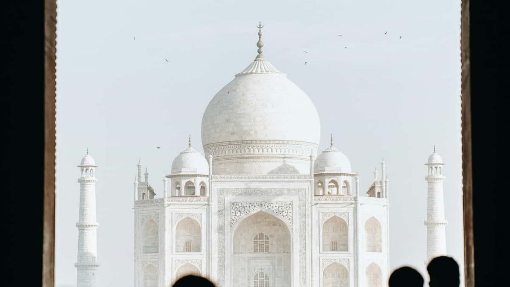 面向中国创作者，实操教你如何在eBay上联系波兰品牌、用本地化角度清晰表达产品利益并促成合作。含步骤、工具和常见问题。