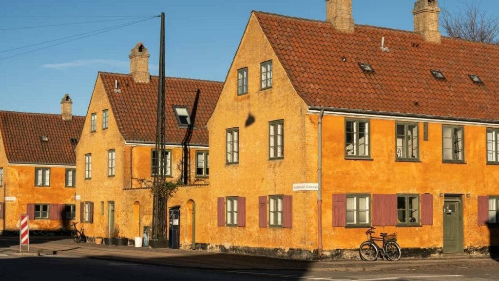 面向中国创作者，实操指南：如何通过KakaoTalk接触挪威品牌来做学习平台评测、建立信任与转化路径。