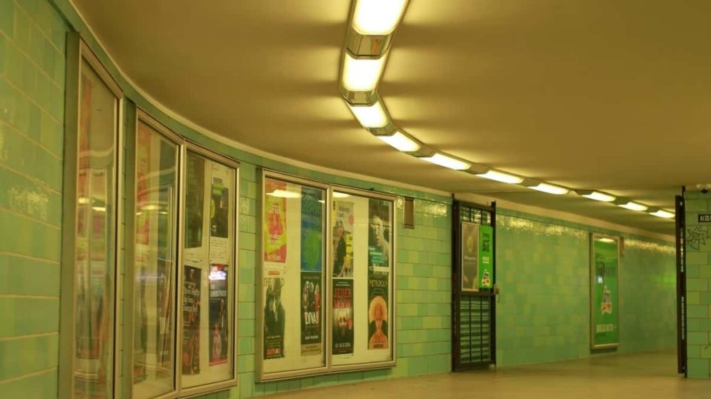 面向中国创作者：一步步教你在Chingari上接触阿联酋品牌、争取定额（flat-fee）品牌合作，结合区域事件、实操话术与谈判策略。